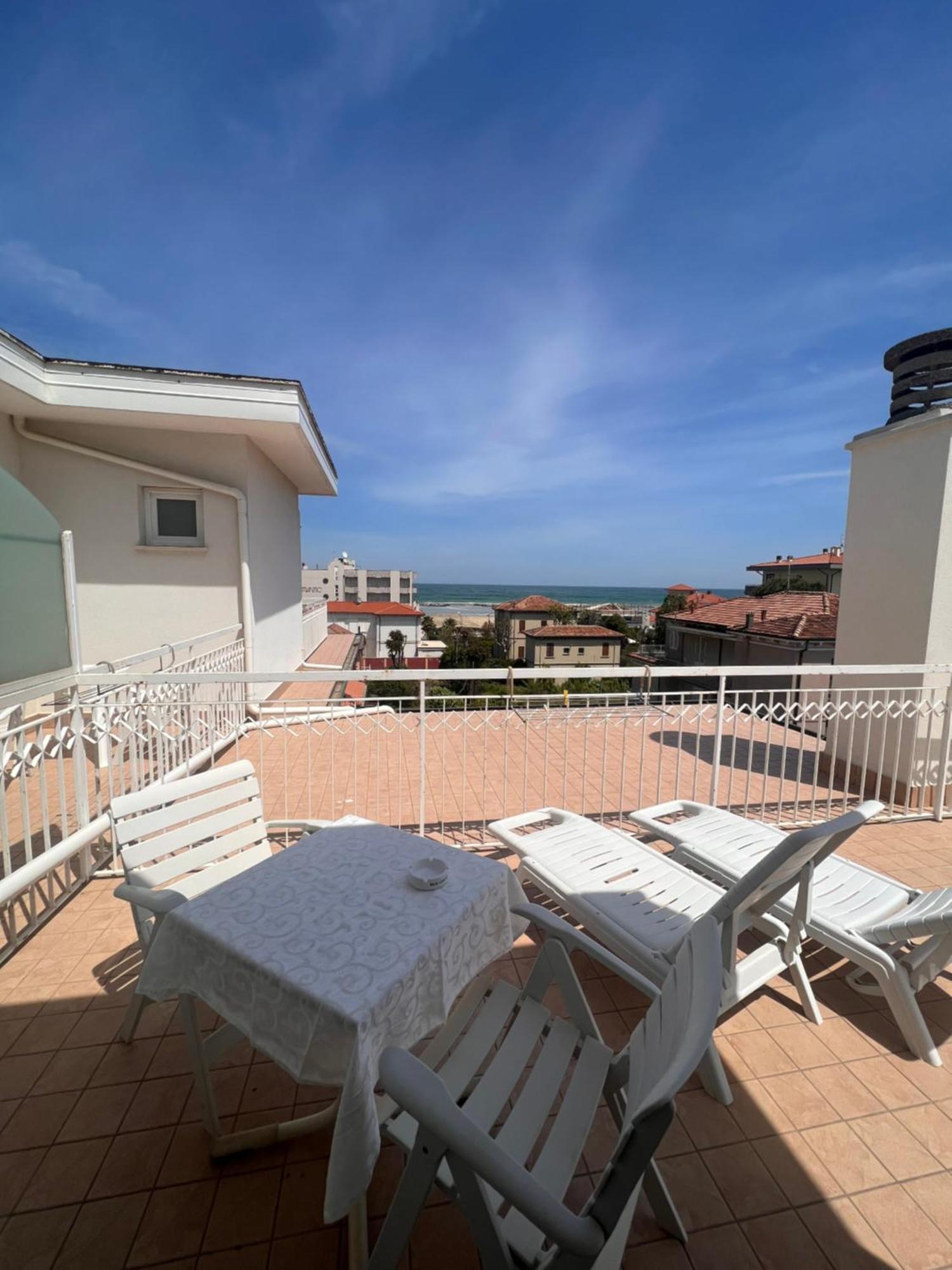 Hotel Villa Dei Fiori - Sul Mare Con Piscina Viserbella di Rimini Exterior foto